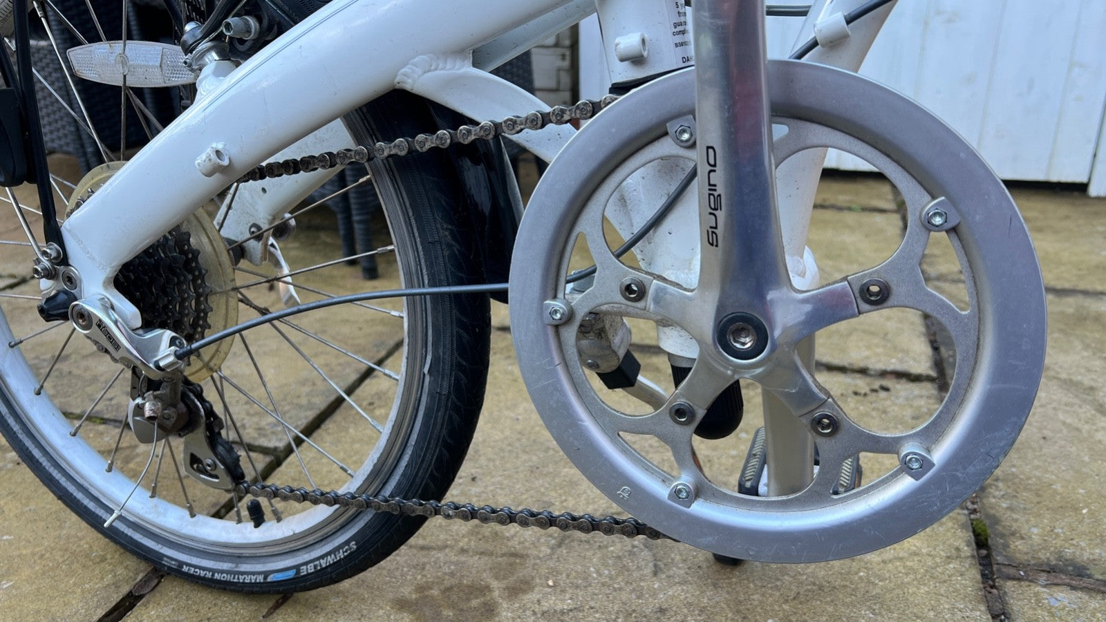 Dahon Mu Folding Bicycle White Aluminium Frame 8 Speed 20" Wheels