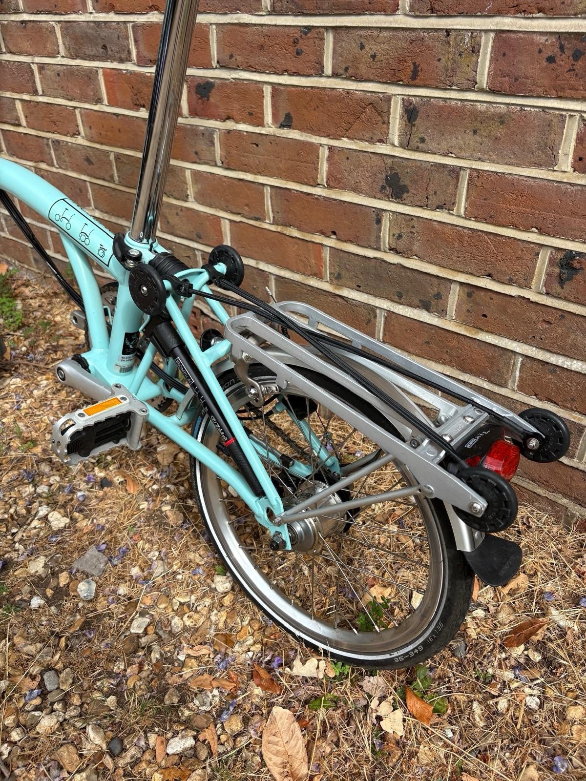 Brompton 6M used once. 6 gears, telescopic seat post.