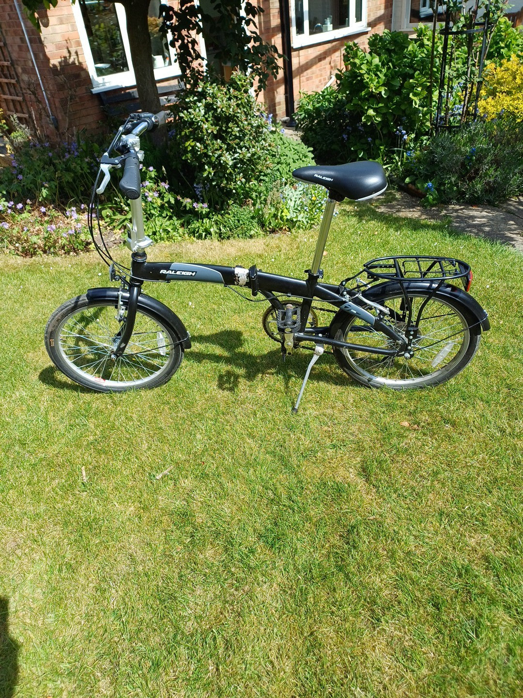 Raleigh Stowaway folding bike with carry bag. Good condition.