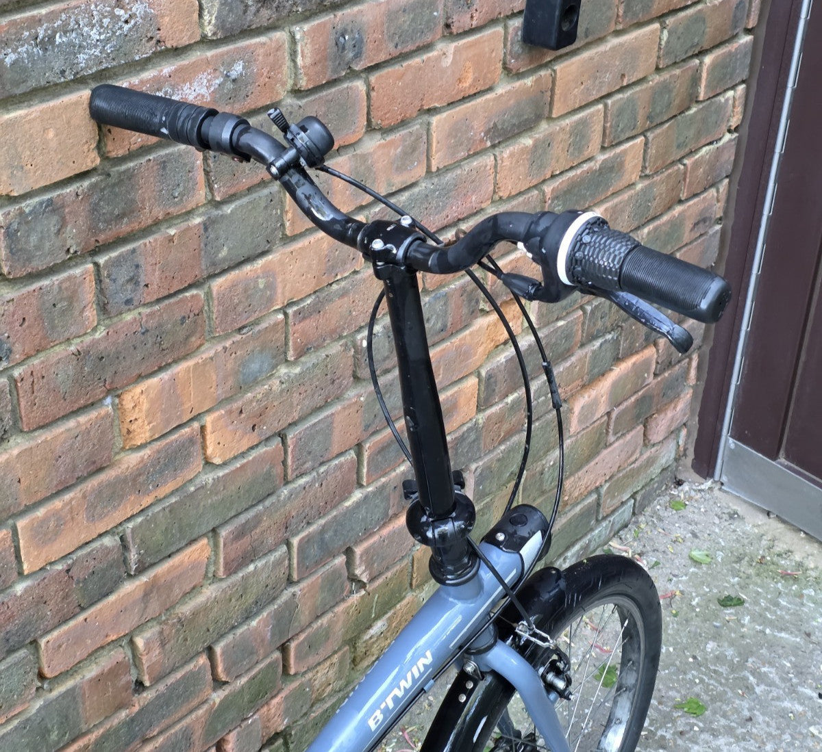 BTWIN FOLD UP BIKE (20" WHEELS)