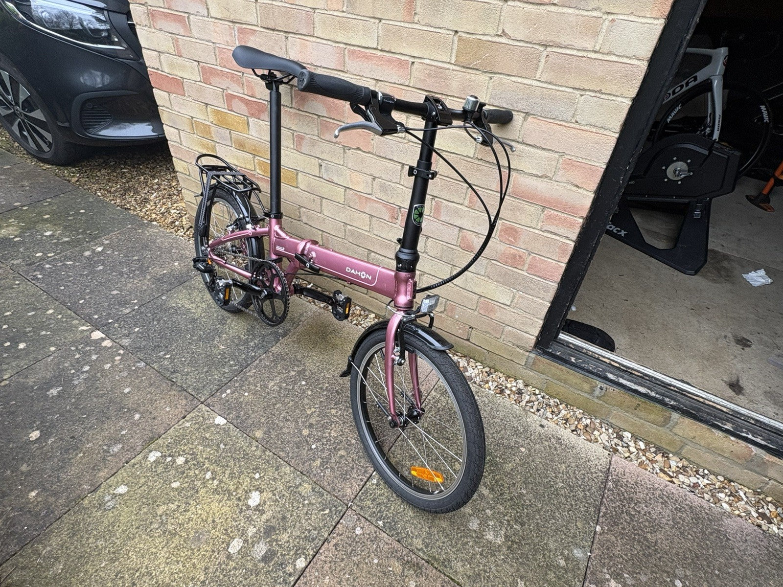 Dahon Mariner D8  8-Speed Folding Bike Pink