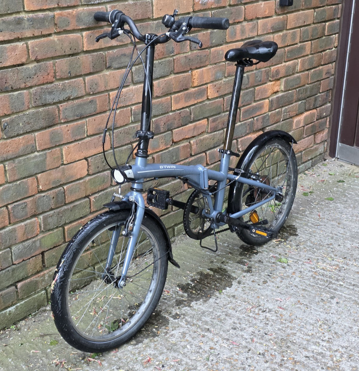 BTWIN FOLD UP BIKE (20" WHEELS)