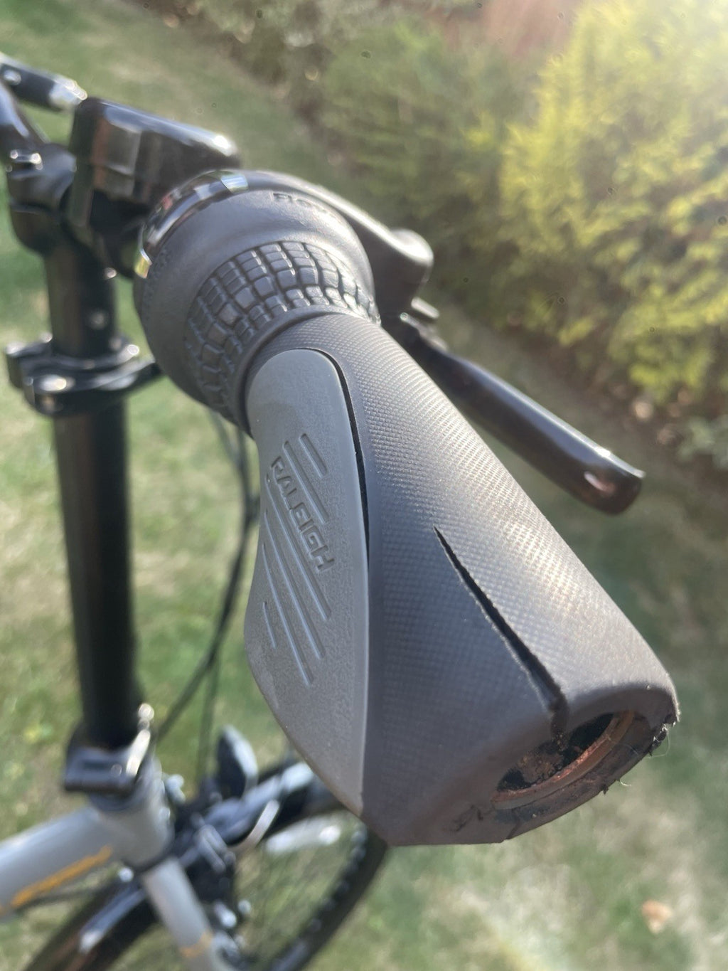 Raleigh Evo 2 Folding Bike 7-Speed Shimano Gears - Grey / Black