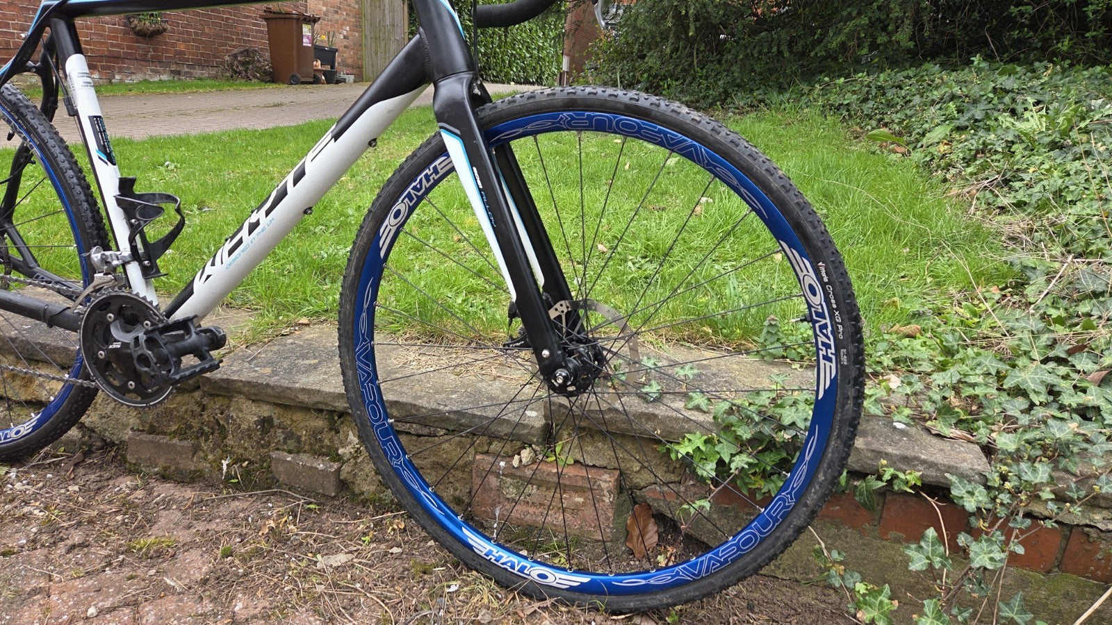 Whyte Gravel Road Bike  Medium  54 Halo TRP 105