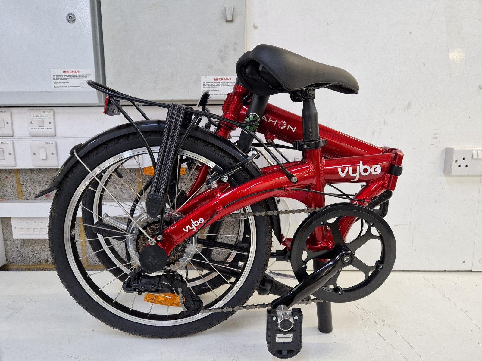Dahon Vybe D7 Folding Bike 20in Aluminium 7 Speed Commuter - Red (Used/Scuffs)