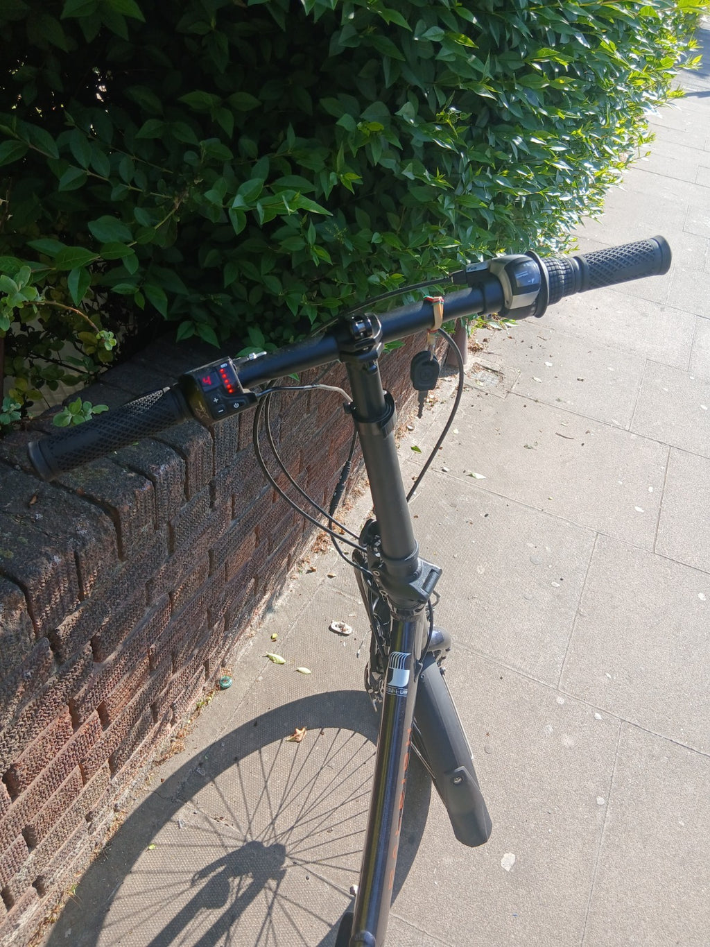 Raleigh Stow- Folding 7-Speed 20" Wheel Alloy Bike - Blue