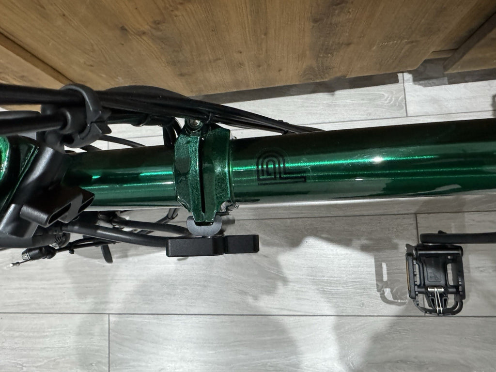 Brompton Electric P line 4 Speed Emerald Lacquer, 50 Miles, Quad Lock, City bag