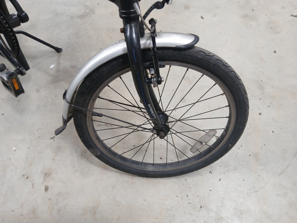 Carrera Intercity 20in Folding Bike Aluminium 8-Speed Grip Shifter Black/Blue