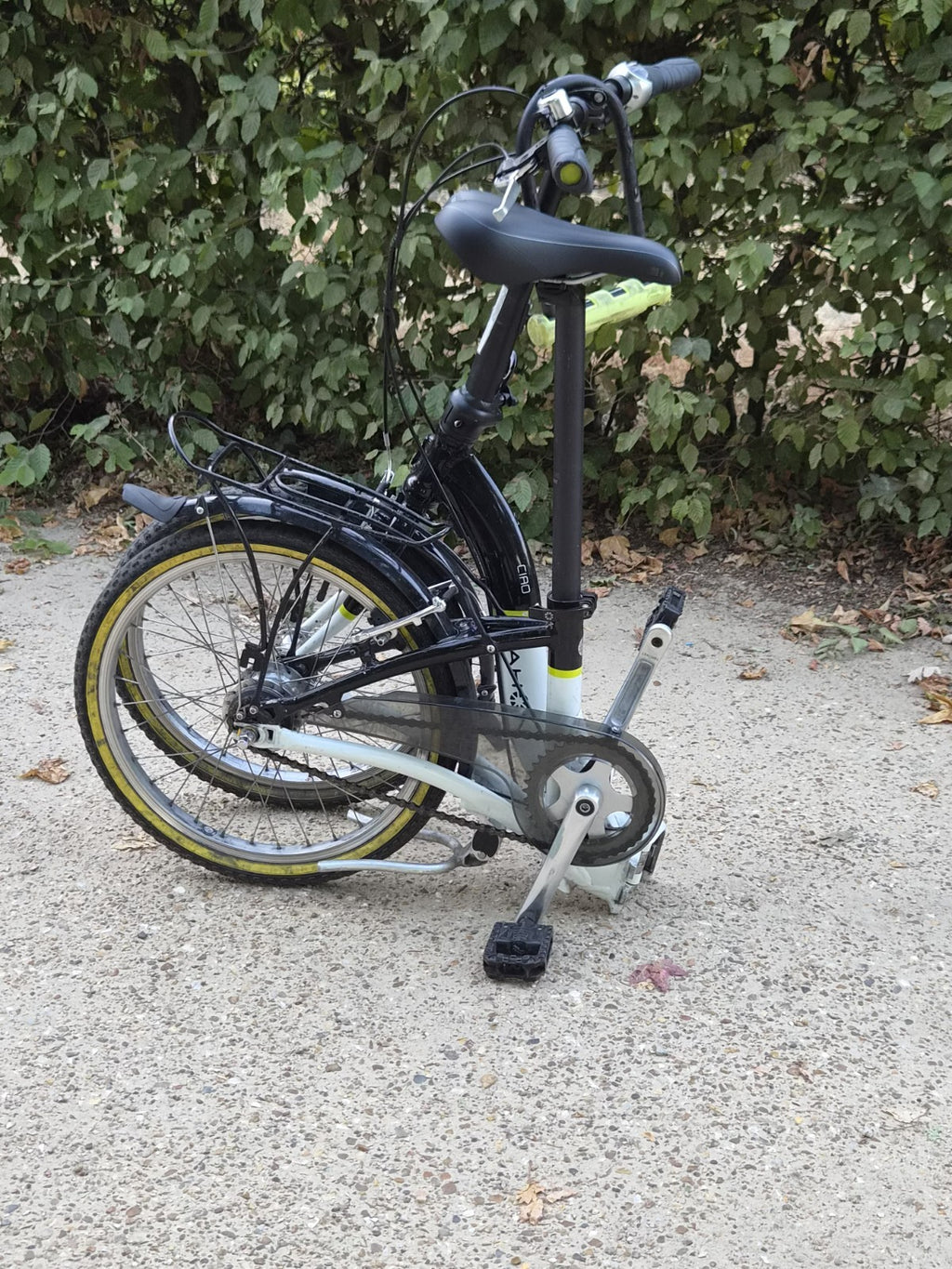 Dahon Ciao Unisex Folding 20" Wheel Bike with Rack and Mudguards