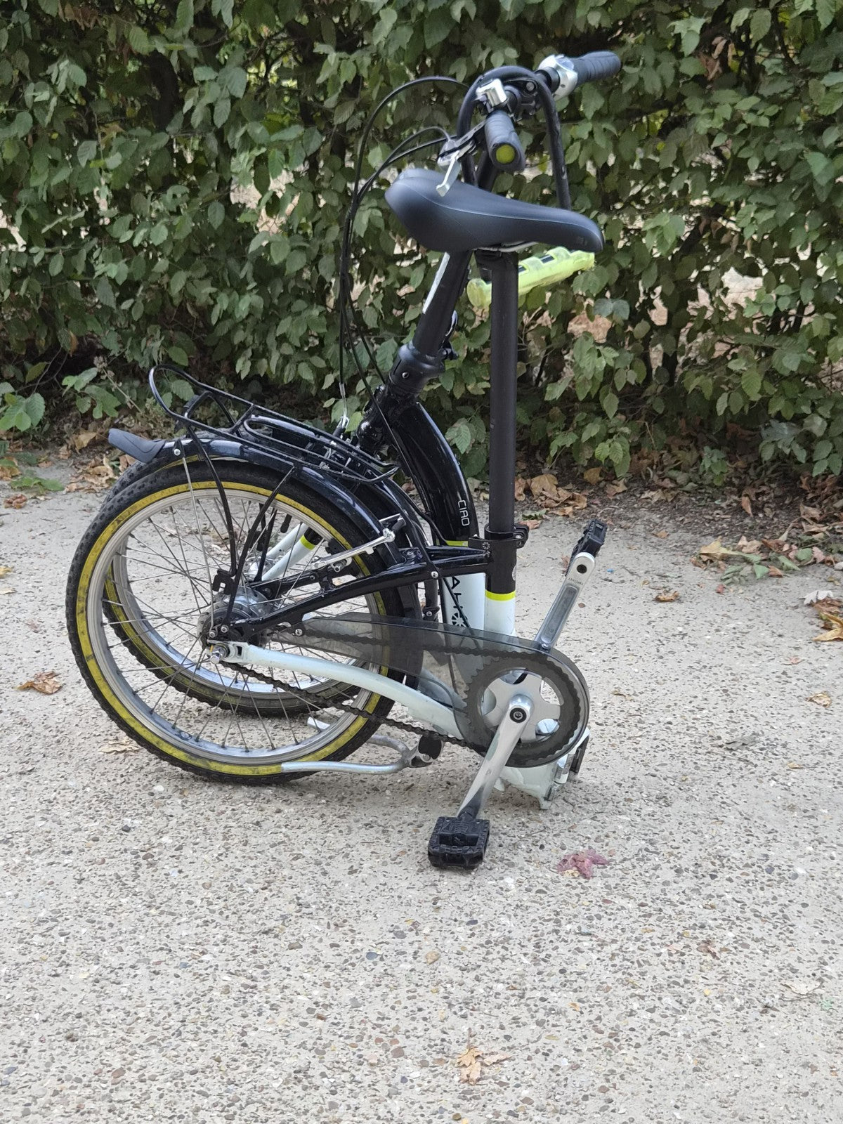 Dahon Ciao Unisex Folding 20" Wheel Bike with Rack and Mudguards