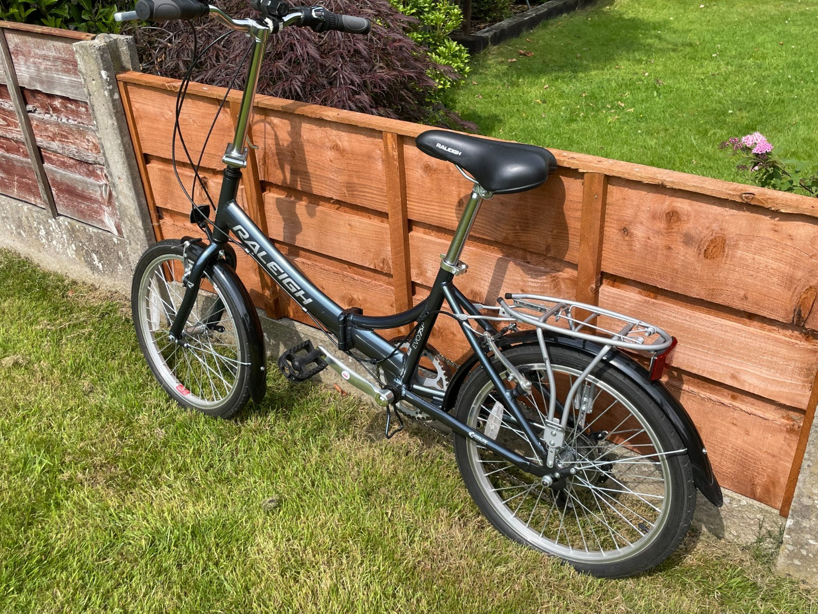 Raleigh Evo7 SP Folding Bike ,Shimano gears, Rear Rack, Mudguards, lights, stand