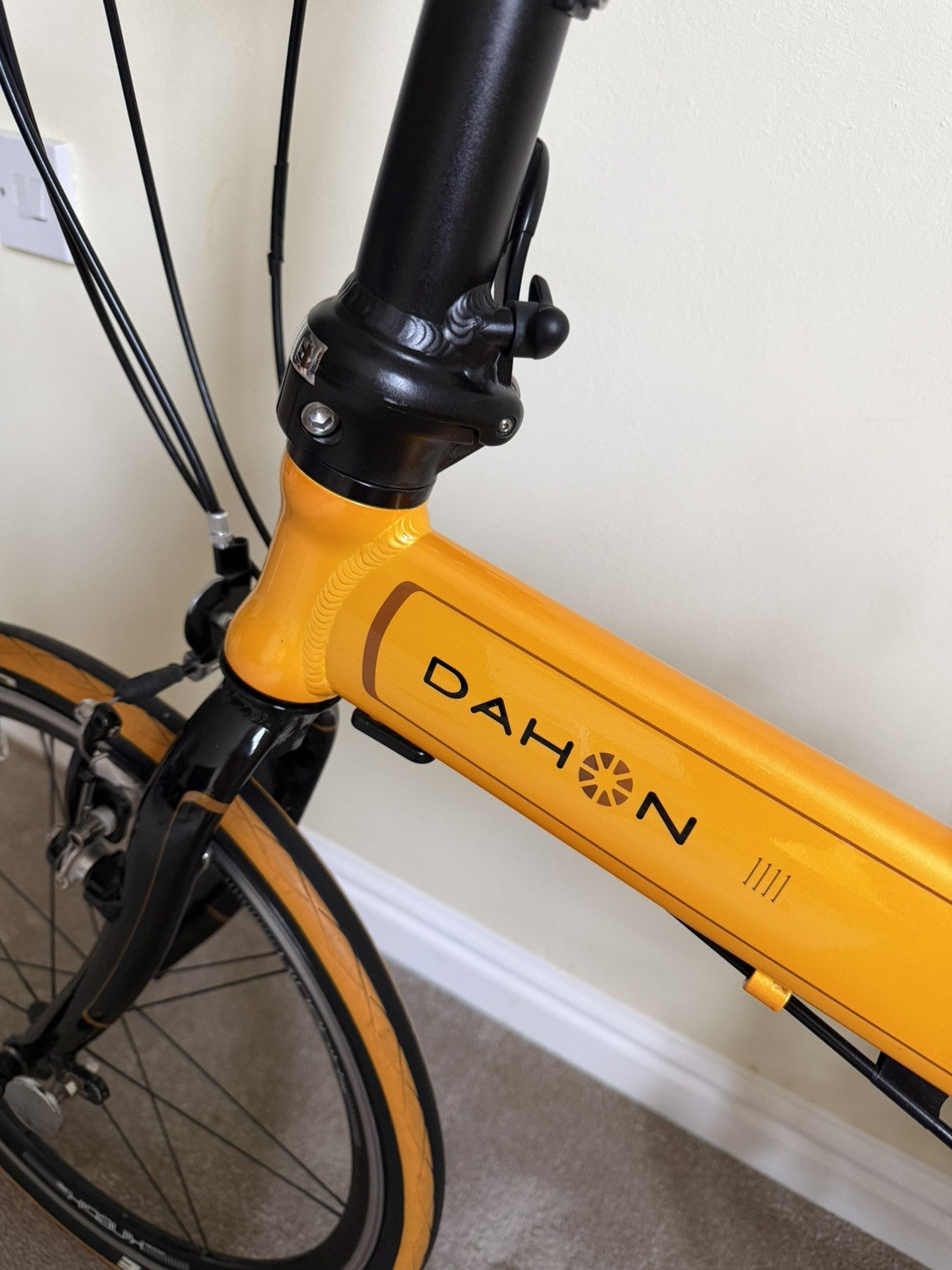 DAHON SPEED PRO TT FOLDING BIKE. HARDLY USED AS SHOWN.