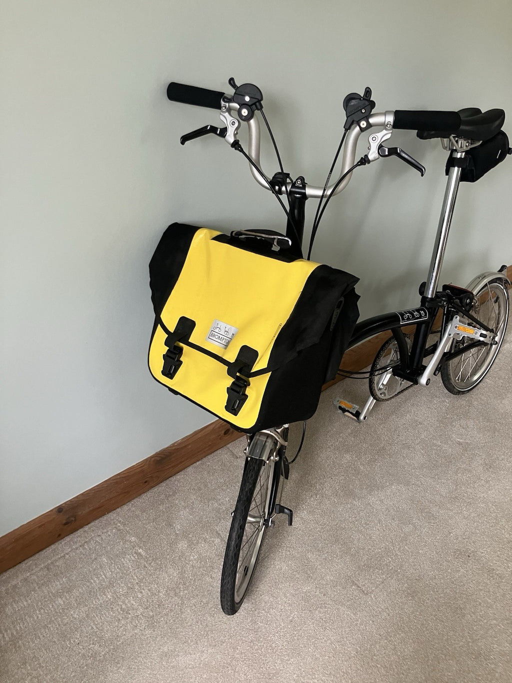 Brompton M6L 6 Speed Folding Bike Black – Only Ridden 3 Times + Ortlieb Bag