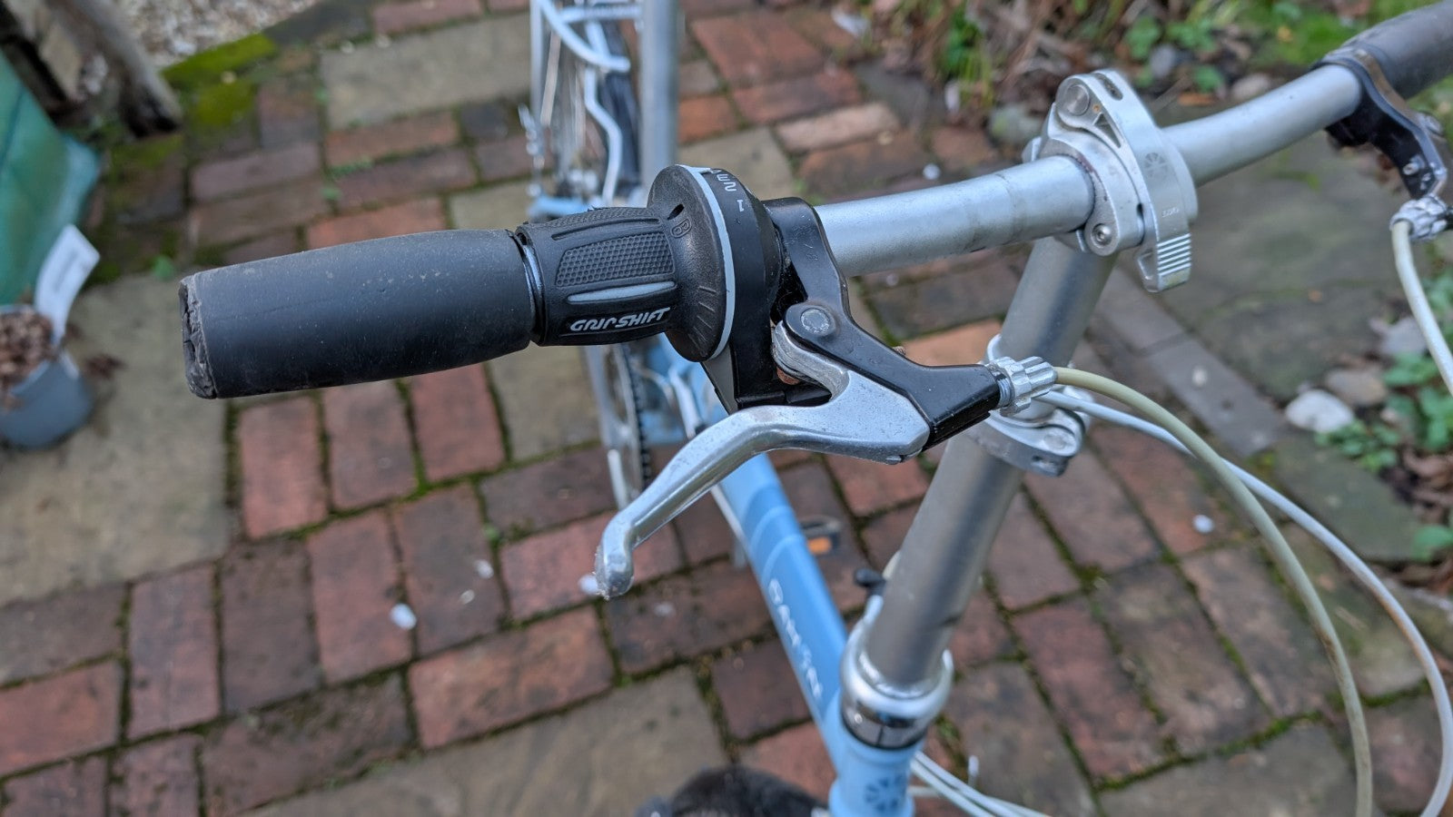 Dahon Speed D7 Folding Bike 7-Speed SRAM Grip Shift, Luggage Rack