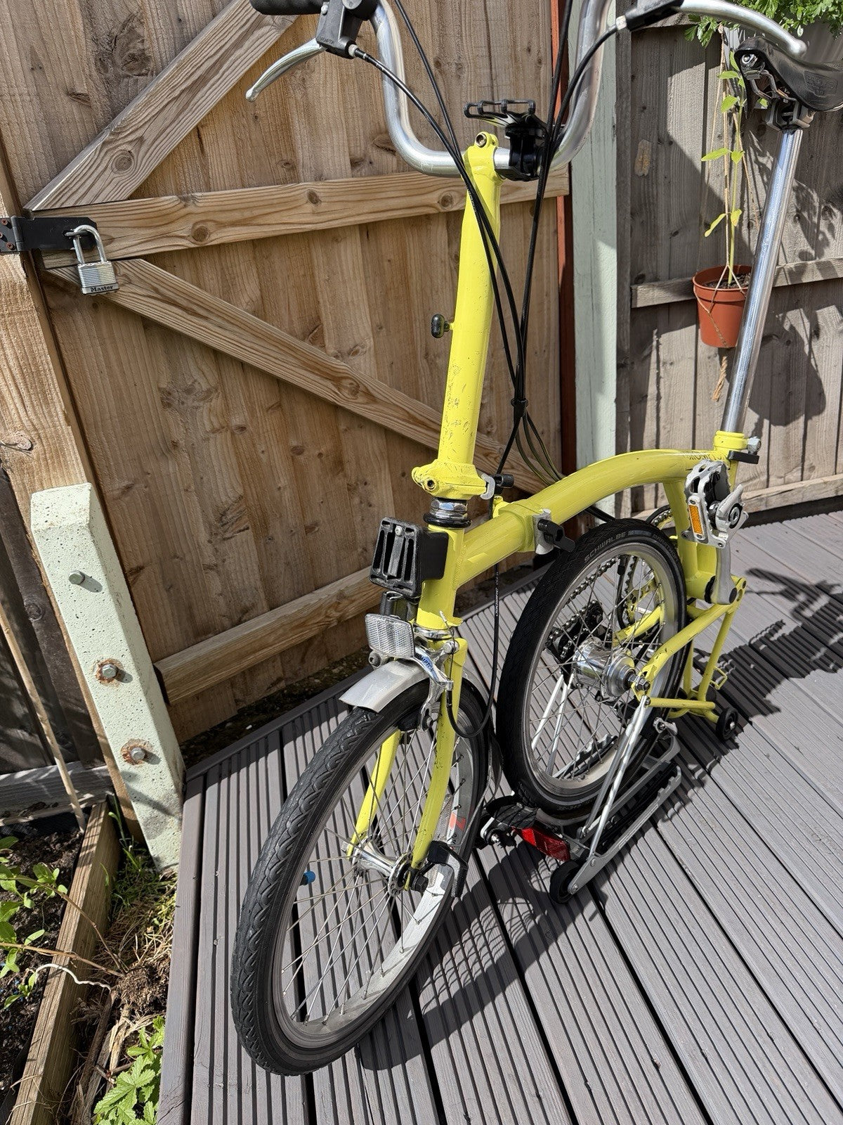 Brompton M6R Folding Bike - 6 Speeds - Yuzu Lime Rear Rack Carrier Block