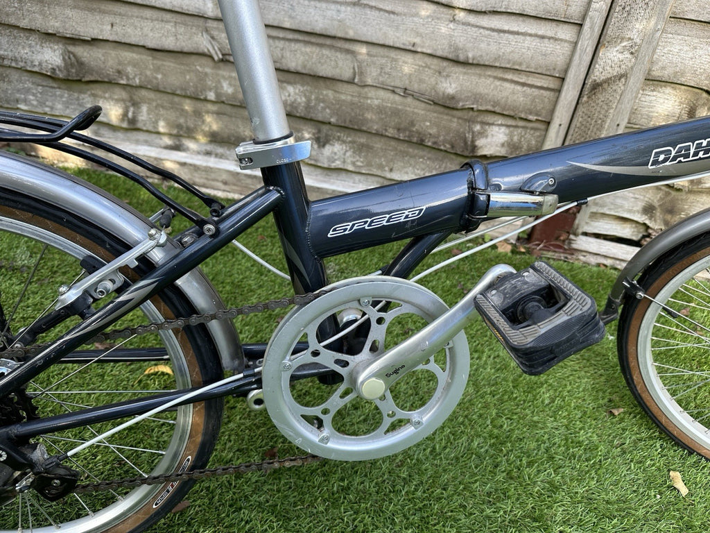 Dahon Speed D7 Folding Bike with Mudguards Rear Rack Black/Silver