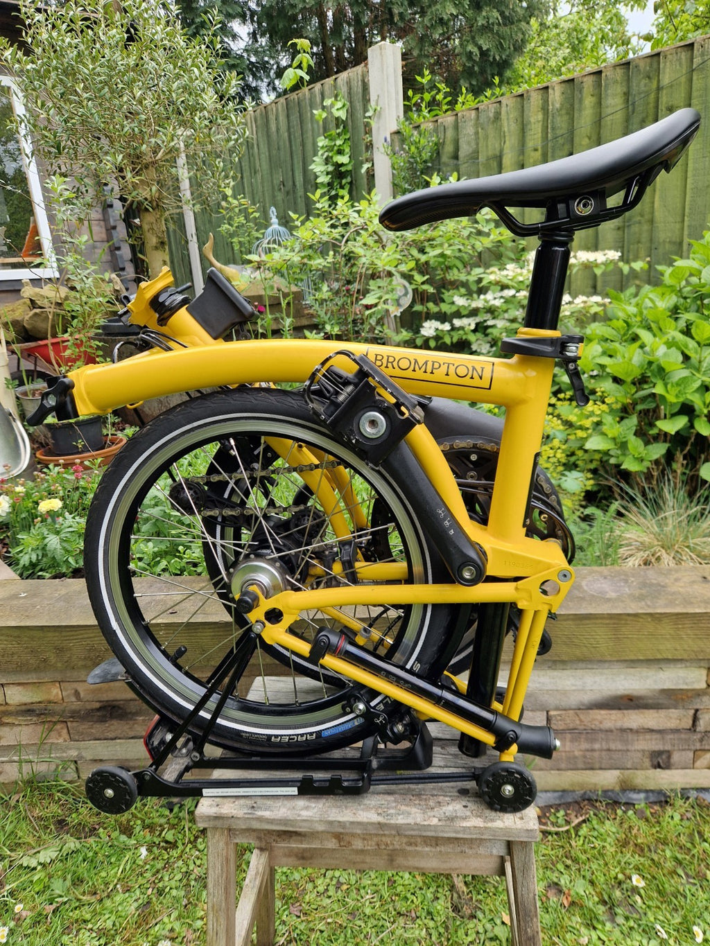 Brompton C Line 6 speed/Rack  Explore, Bumblebee Yellow/Black Mudguards LED