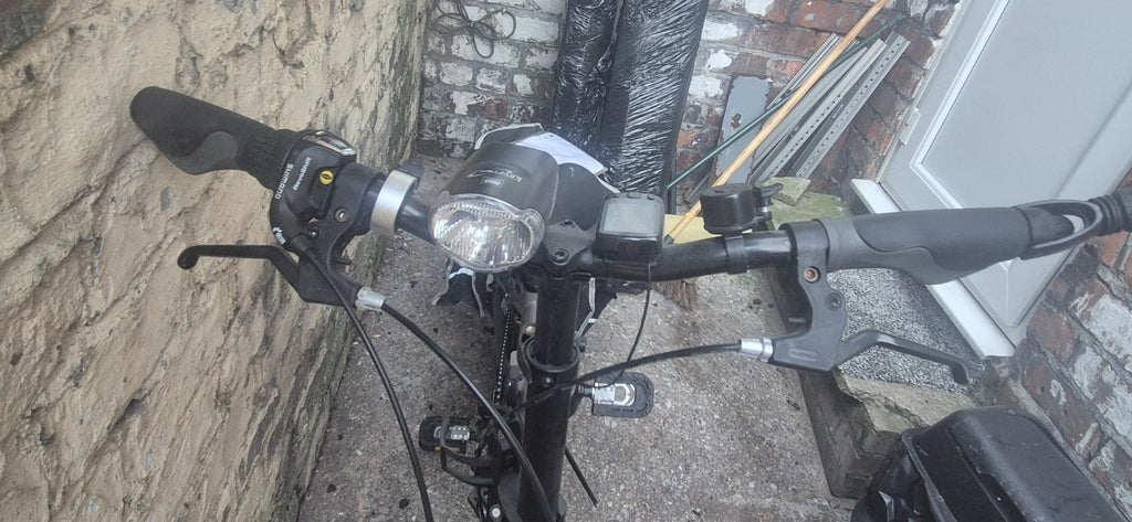 Raleigh Evo 2 is a folding bike featuring 7-speed Shimano gears and a grey frame