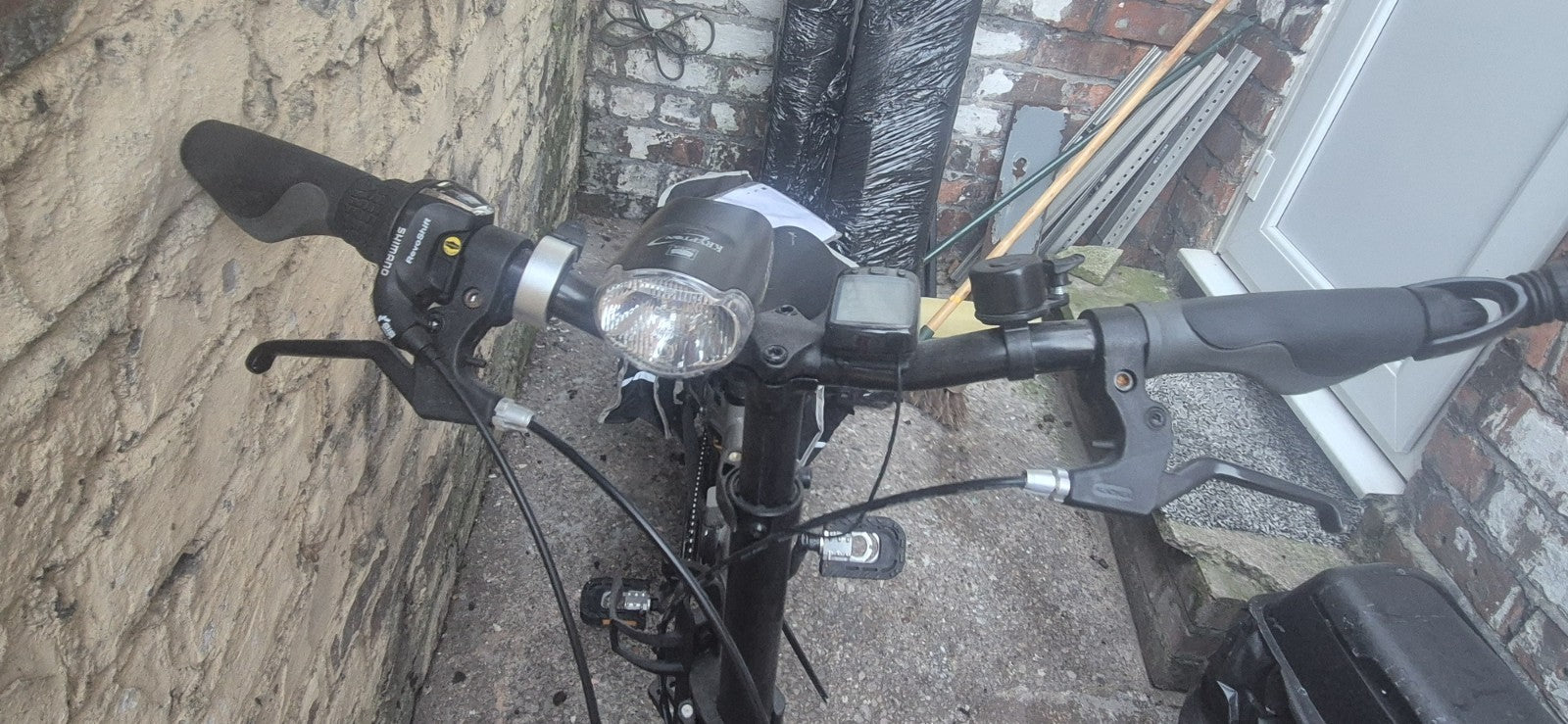 Raleigh Evo 2 is a folding bike featuring 7-speed Shimano gears and a grey frame