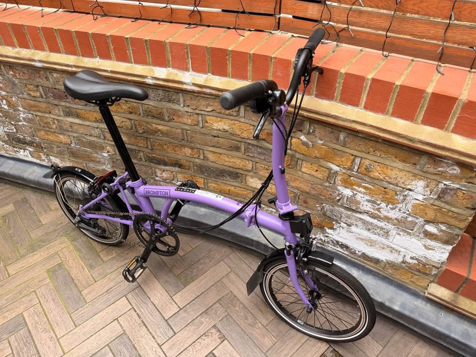 Brompton C Line Explore, 6-Speed, Pop Lilac, Black Ed, Mid Handlebar 2024