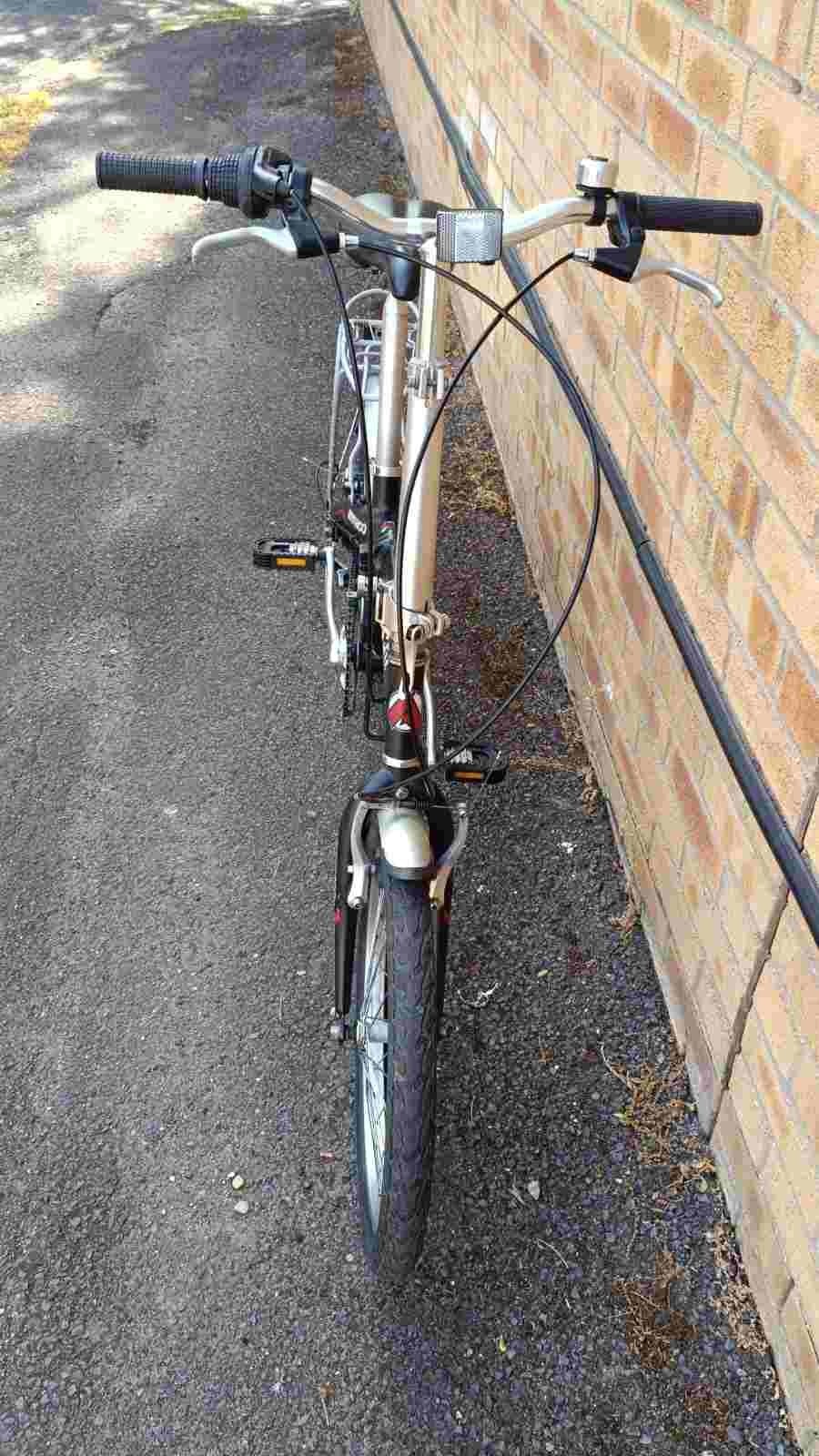 Aluminium Ammaco Pakka Lite folding bike in good condition with a comfort saddle