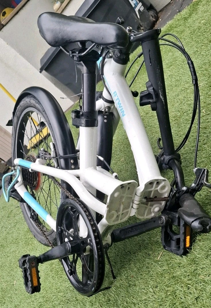 BTwin  Tilt 500 Folding Bike. White And Blue Aluminium Frame commuter bike