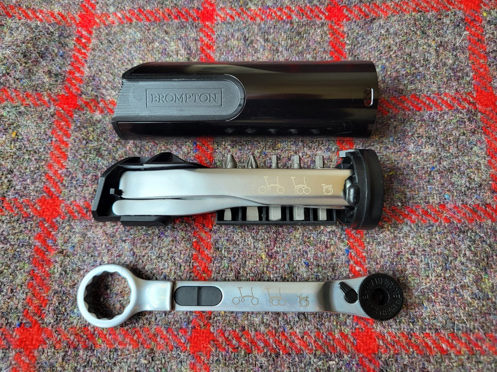 Brompton G Line Medium – Space Black + G Line Lezyne Front Light & Toolkit