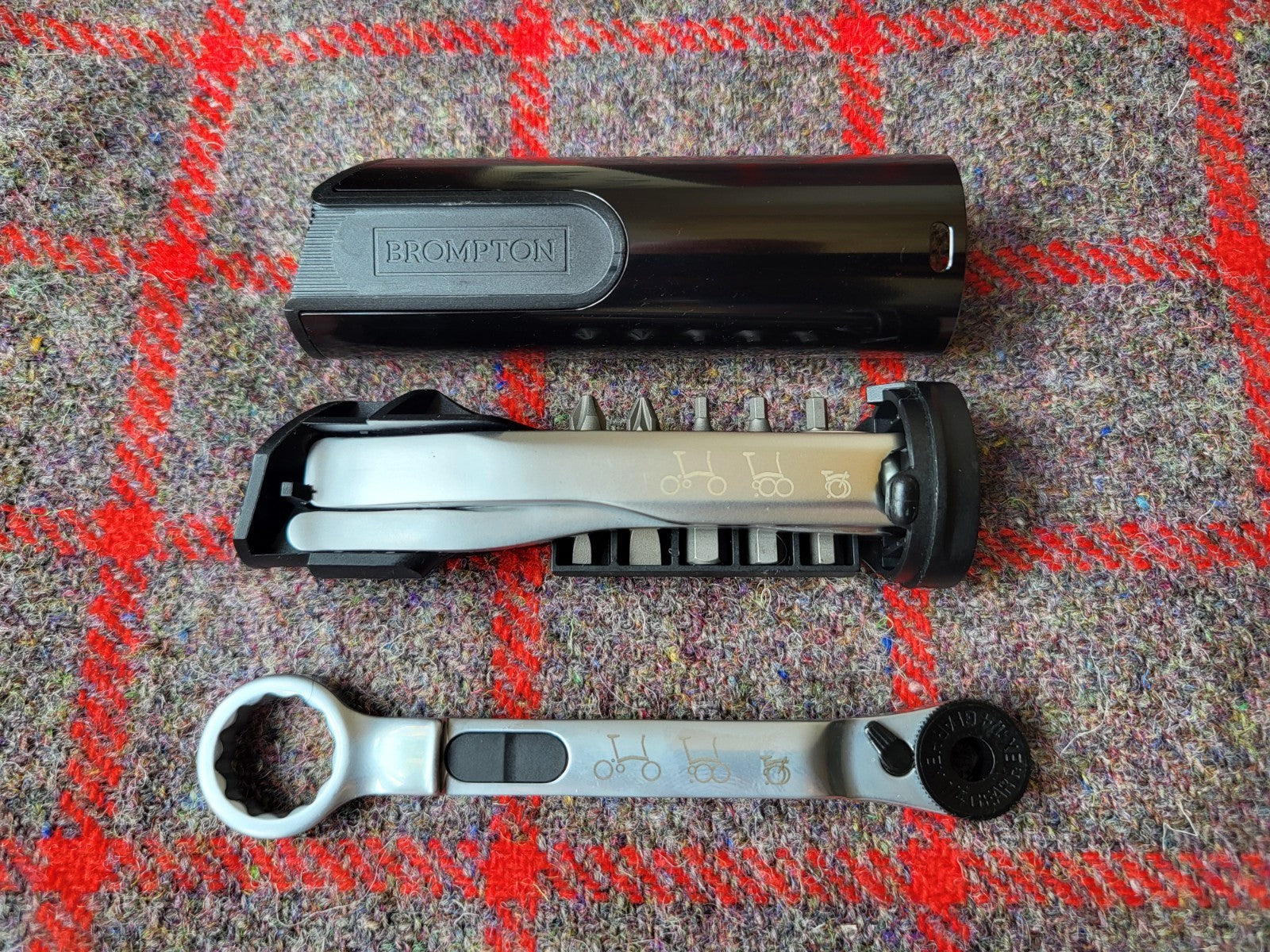 Brompton G Line Medium – Space Black + G Line Lezyne Front Light & Toolkit