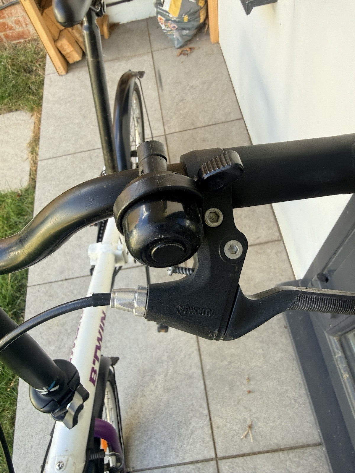 B’TWIN Folding Bike 20in White In SW London Zone 4
