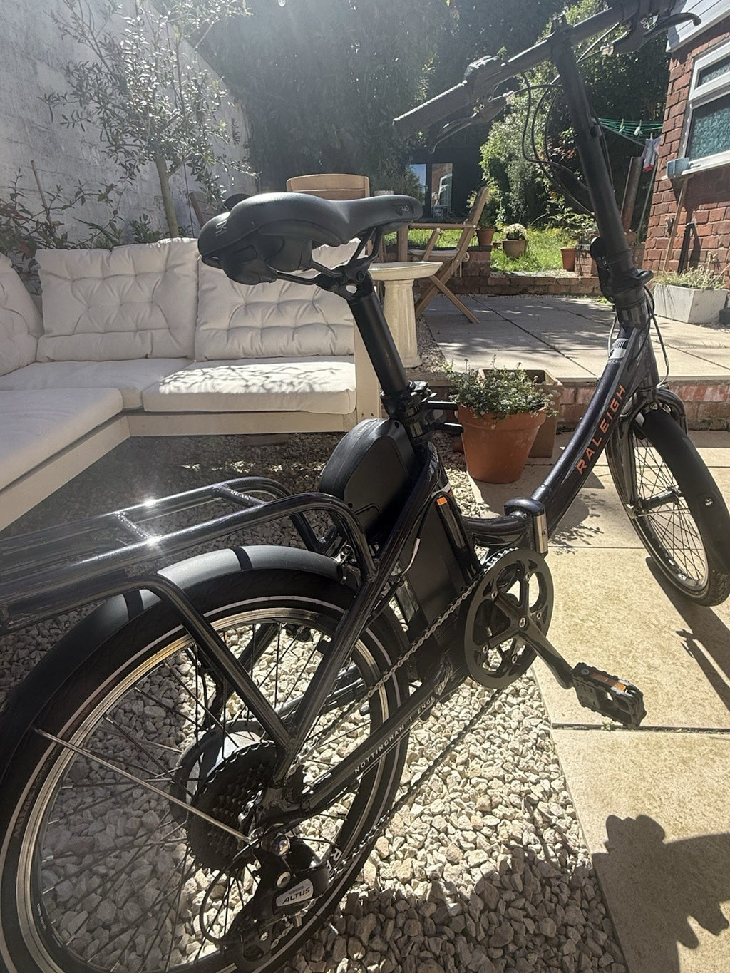 Raleigh Stow-E-Way Folding Bike - Dark Blue