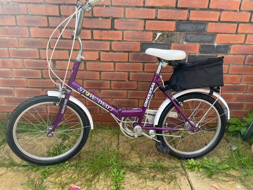 2 x Bikes for Cheap Sale (Universal Stowaway 20' Folding) (Apollo Chaos BMX 20')