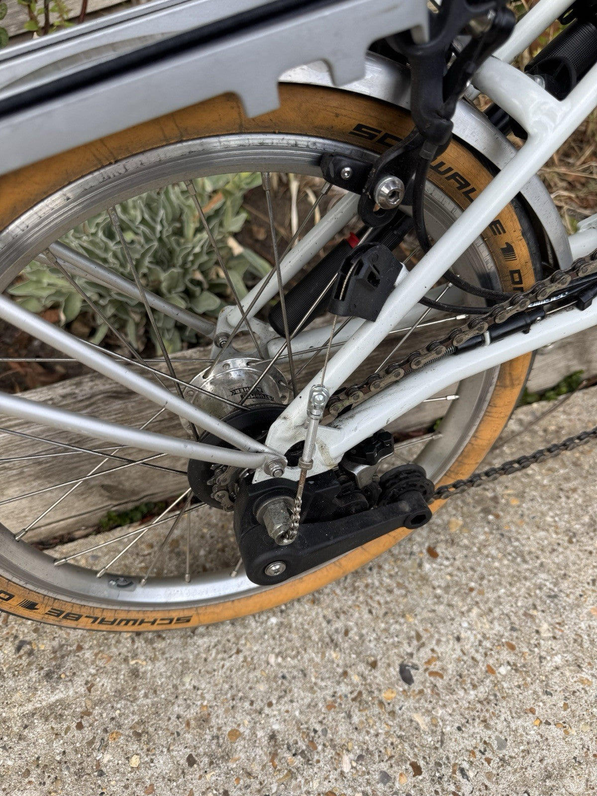 Brompton Folding Bike 16in White S6R Frame 6 Speed Hub Gears Mudguards