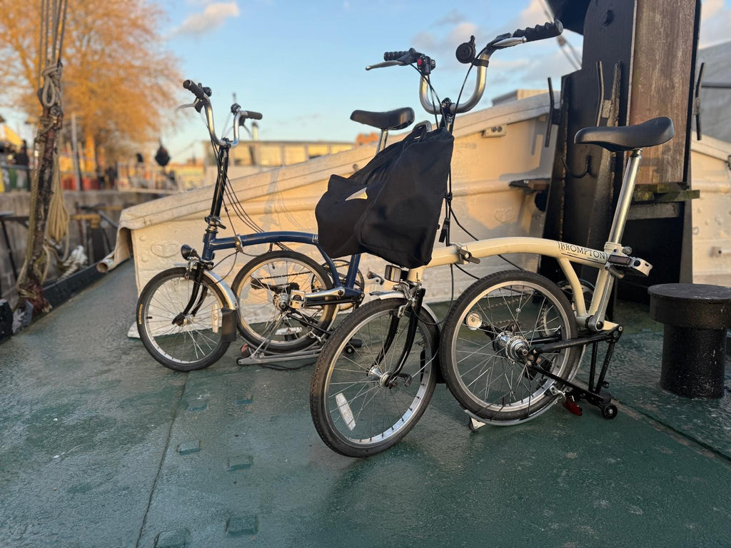 2 Bromptons. 1 x   Navy 6 Speed DYNAMO Light 1 x cream 5 speed.