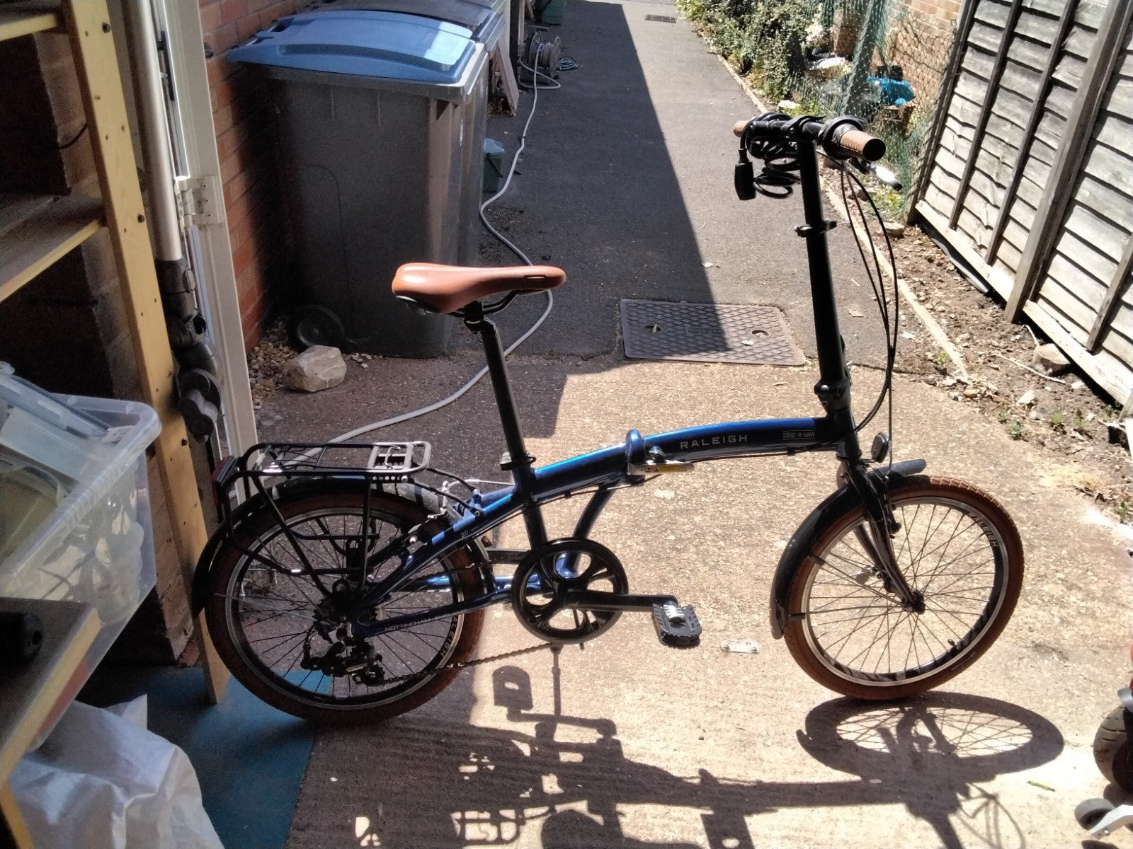 Raleigh Stowaway Folding Bike 2023 only used for 1 trip.