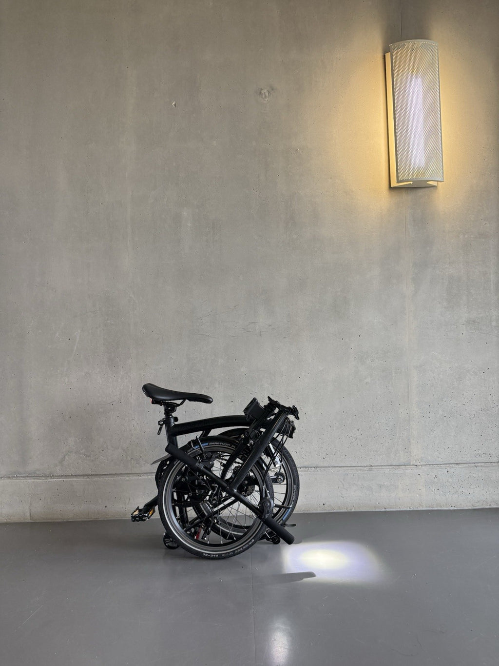 Brompton P Line 4-Speed Folding Bike Midnight Black, Lightweight