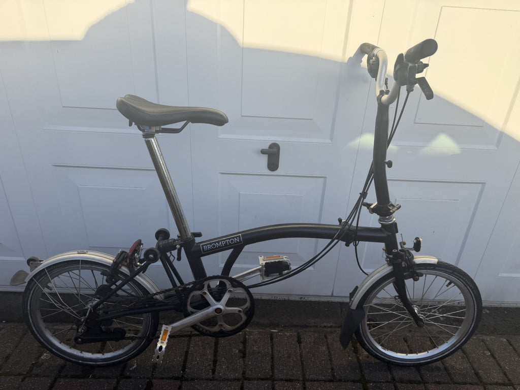 Brompton C Line M6L (6 Speed) folding bicycle - Black (avergae Condition)
