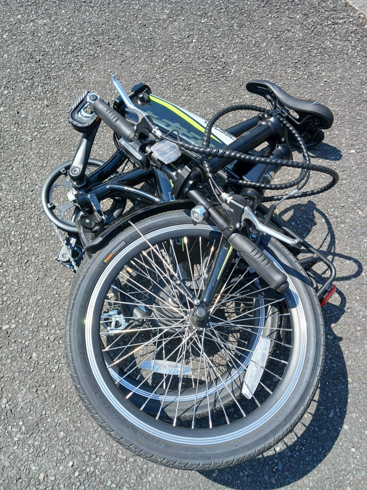Carrera Crosscity E 20in Folding bike Black/Green .