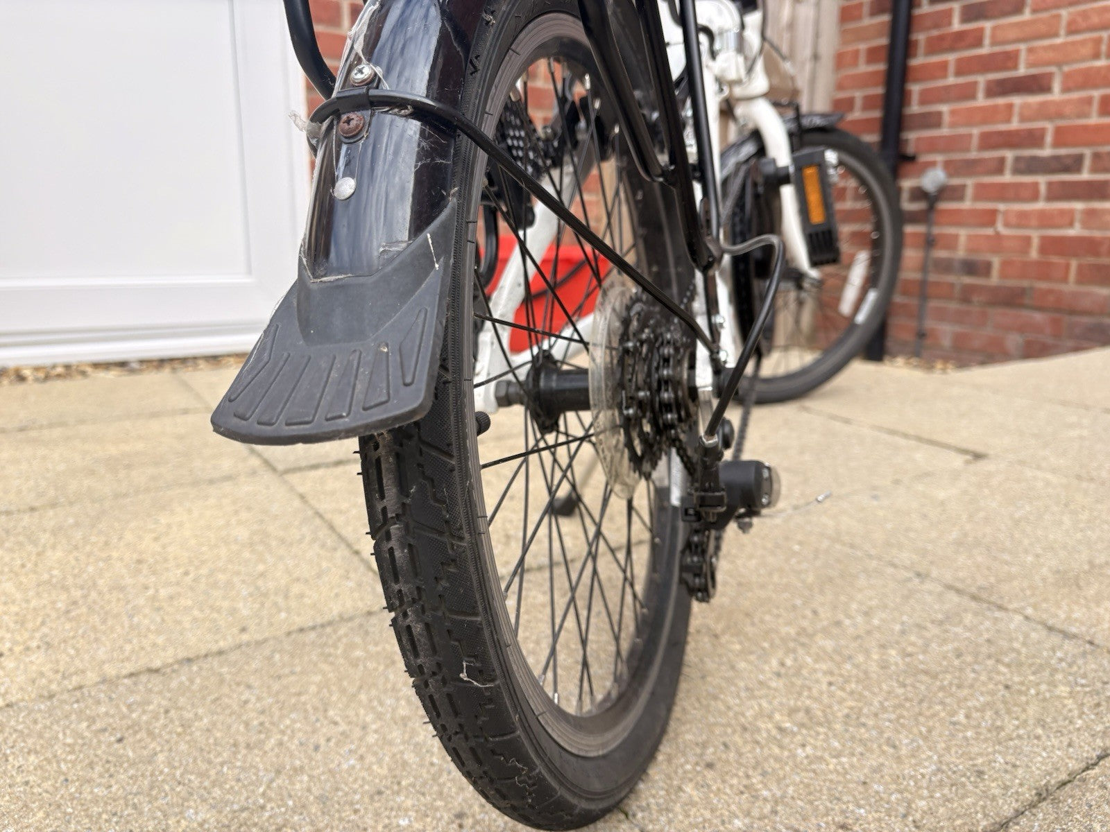 Cross CRF500 20in Folding Bike 6-Speed White/Black Rear Rack Mudguards Stand
