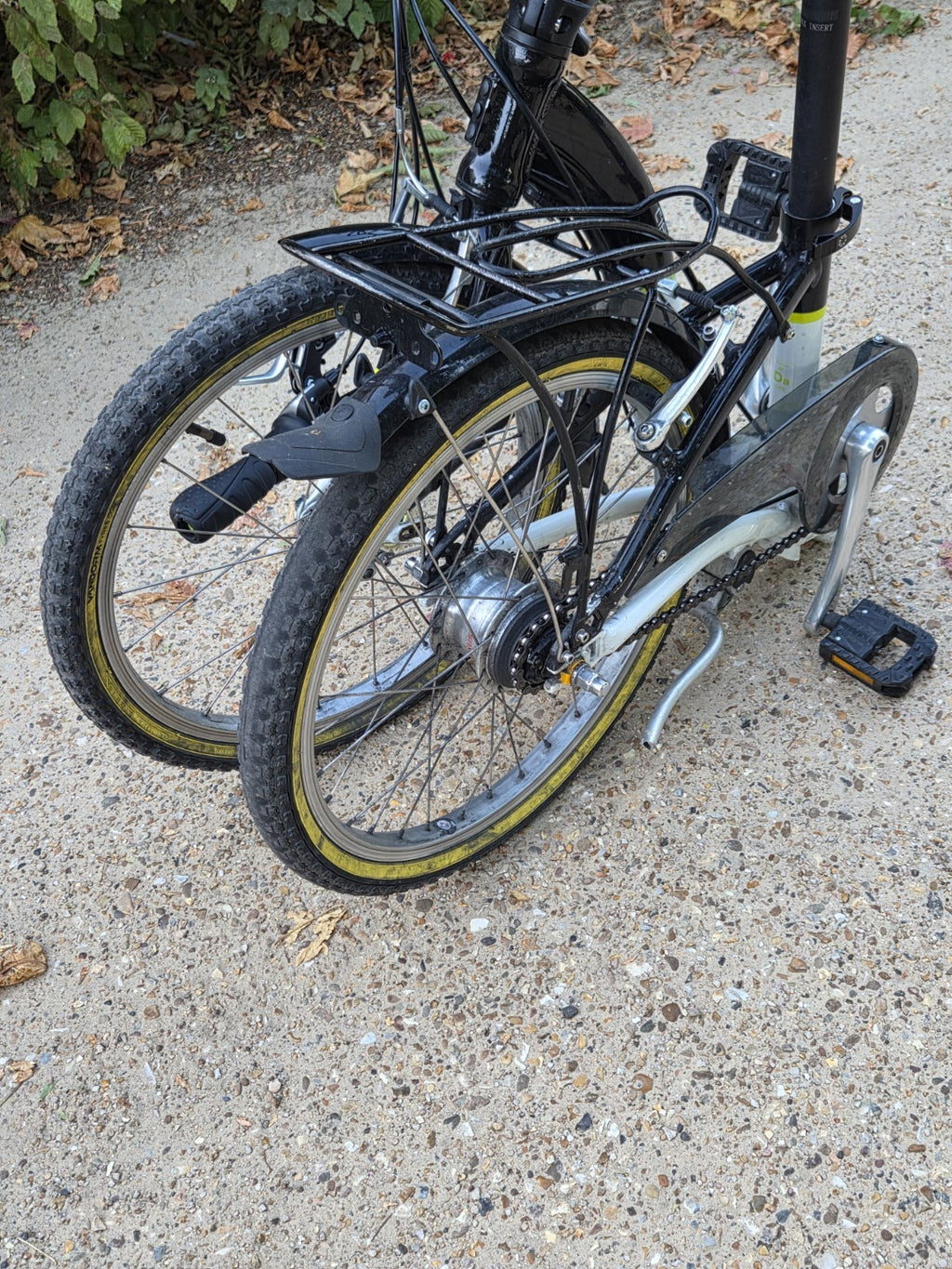 Dahon Ciao Unisex Folding 20" Wheel Bike with Rack and Mudguards