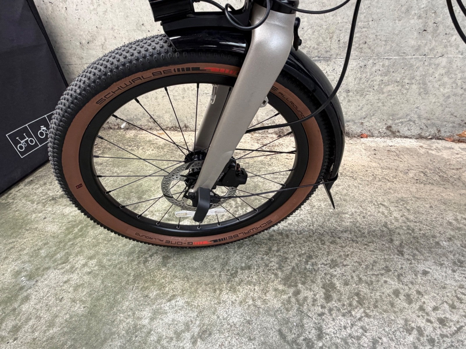 Brompton G Line with Superoll & Handlebar control E-Motiq System 4 speed & extra