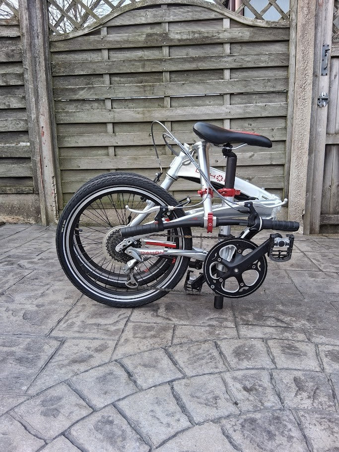 Light weight folding bike. Dahon Vigor P9