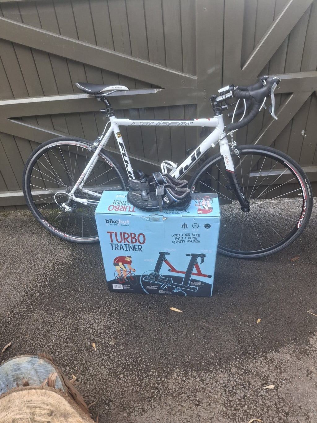 Fuji Mans Road Bike With Turbo Trainer And Pair Of Shoes Size 9
