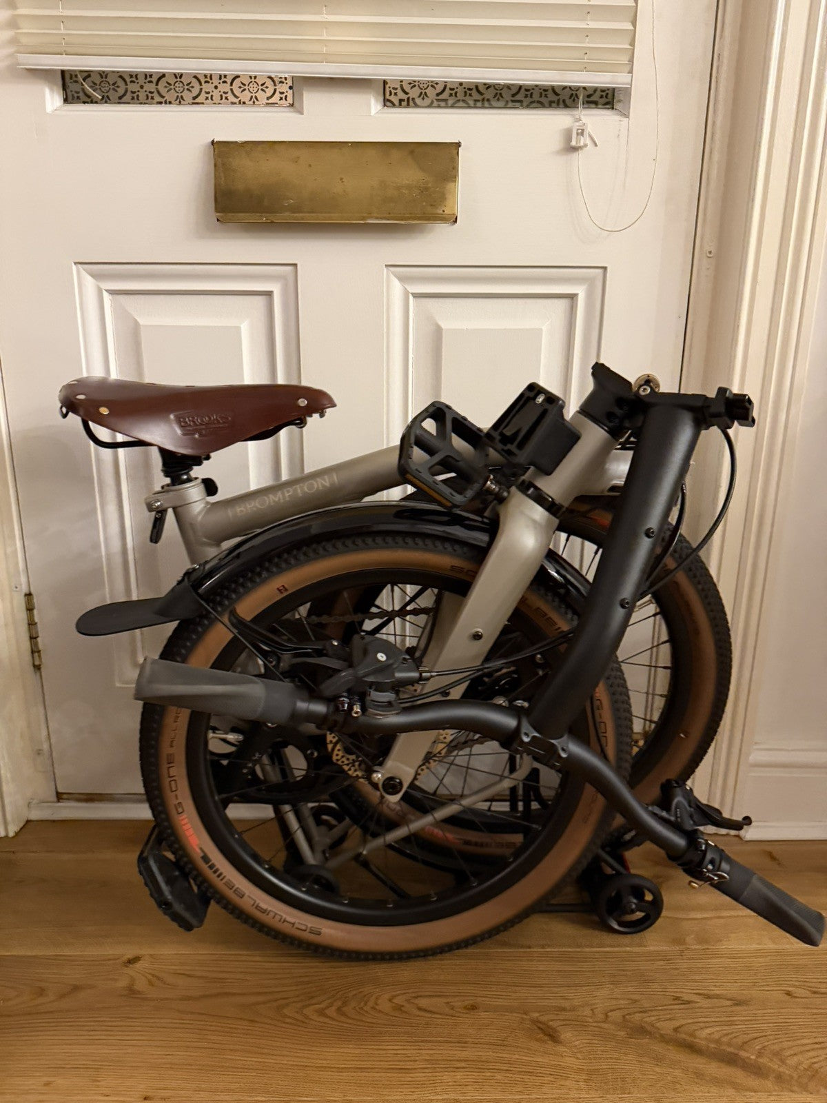 Brompton G Line 2025 - Small Traildust White 8-Speed with Brooks Saddle