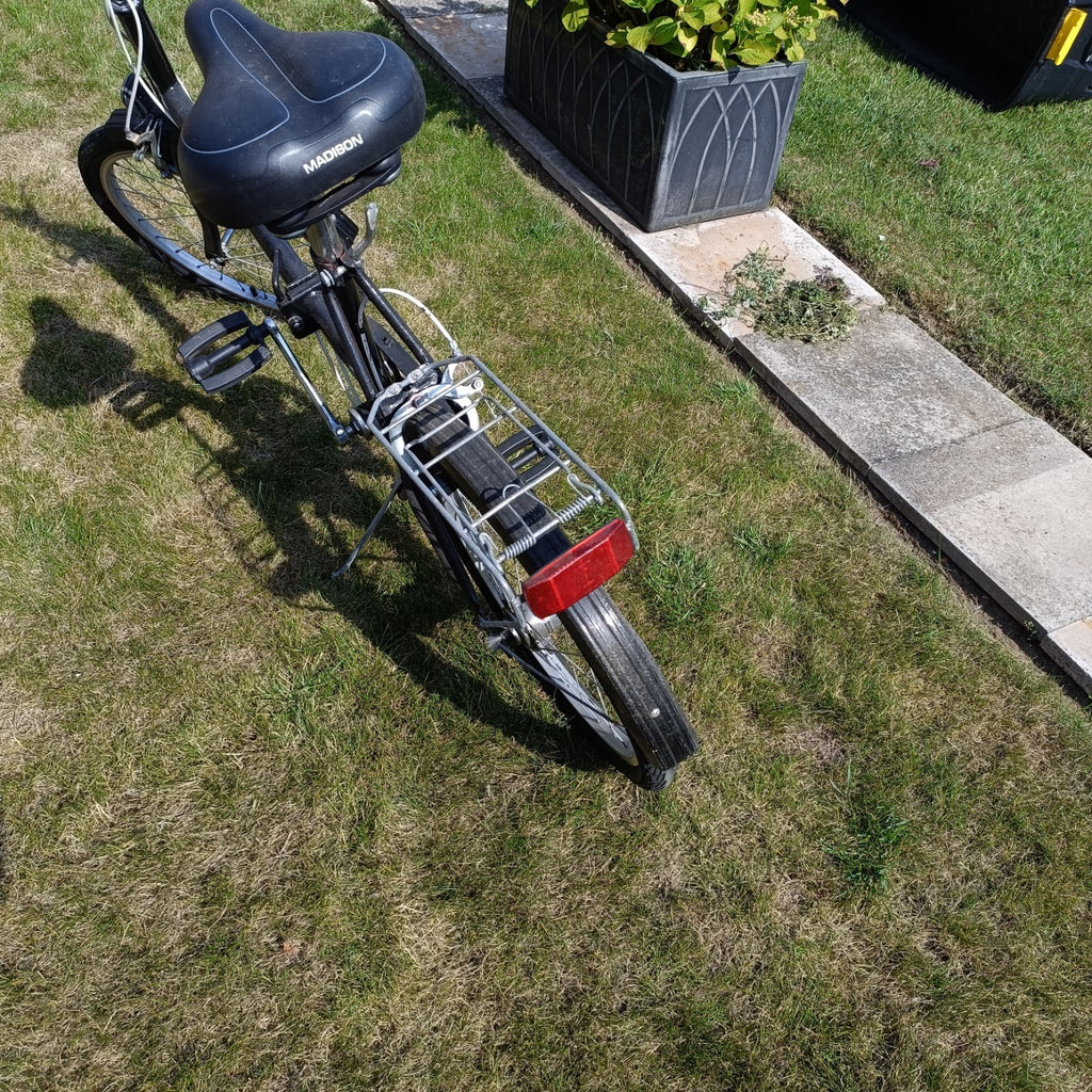 Folding Bicycle, Adults size 20 inch wheels condition used. Collection only!