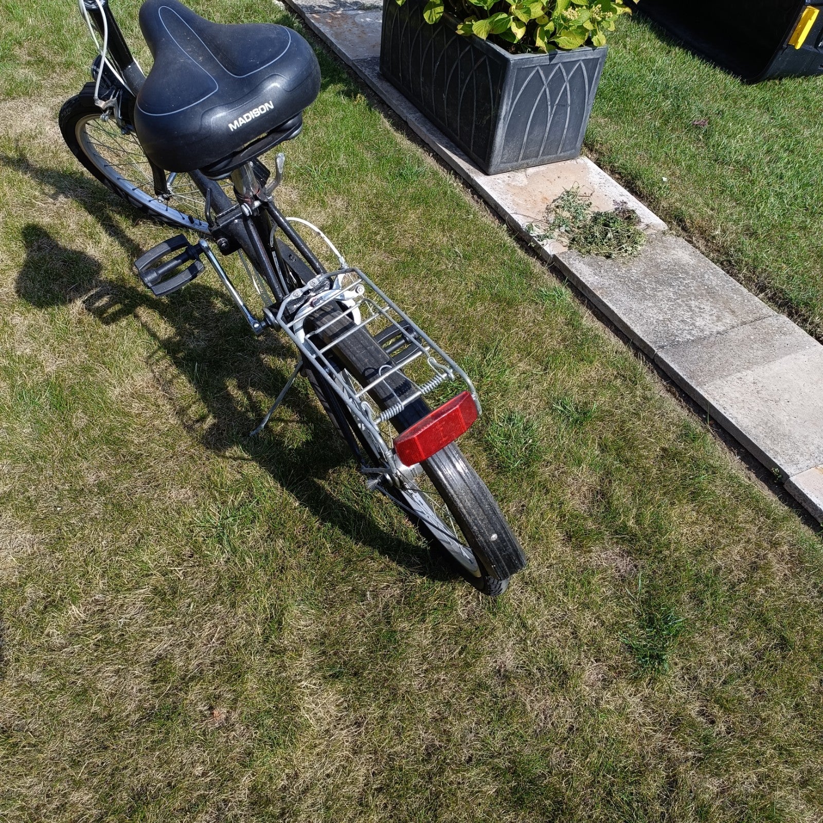 Folding Bicycle, Adults size 20 inch wheels condition used. Collection only!