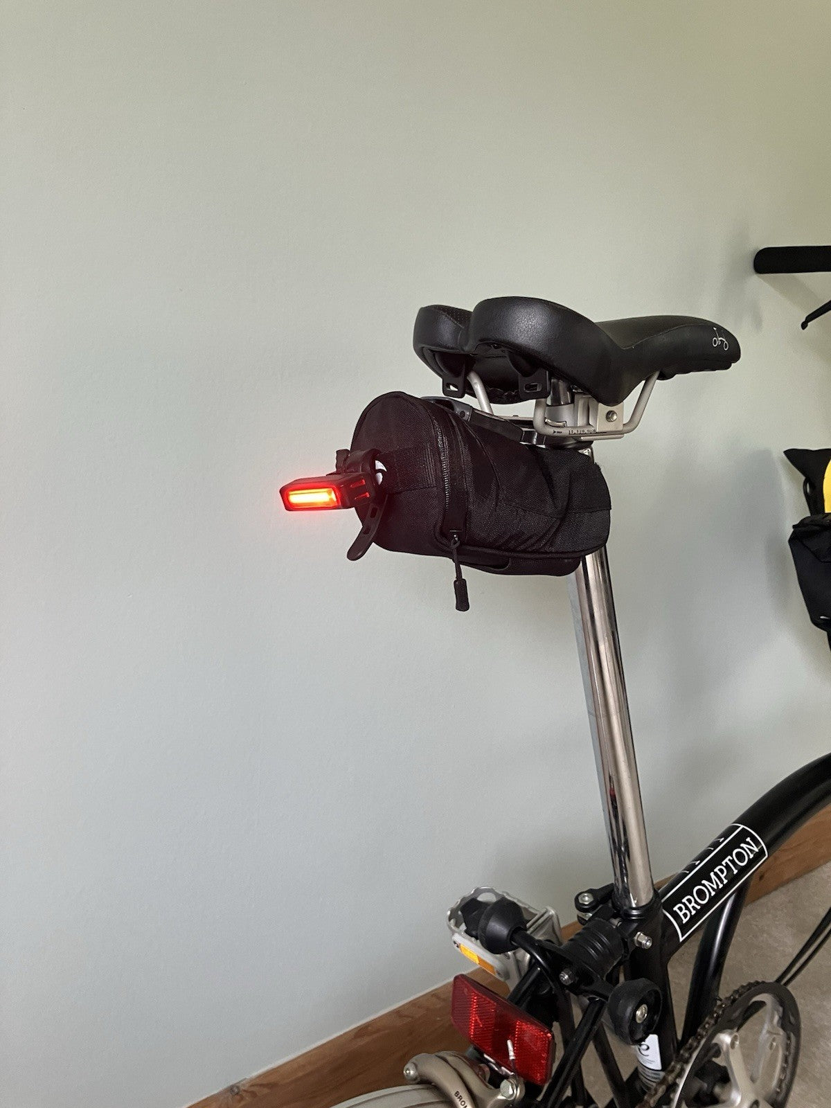 Brompton M6L 6 Speed Folding Bike Black – Only Ridden 3 Times + Ortlieb Bag
