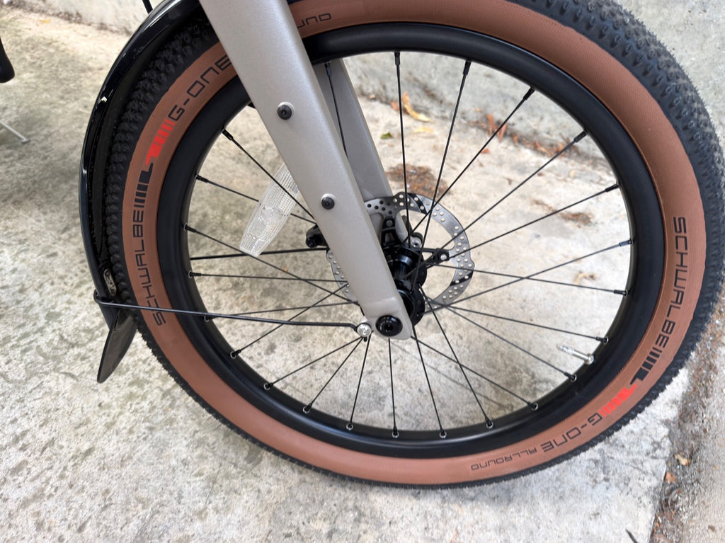 Brompton G Line with Superoll & Handlebar control E-Motiq System 4 speed & extra