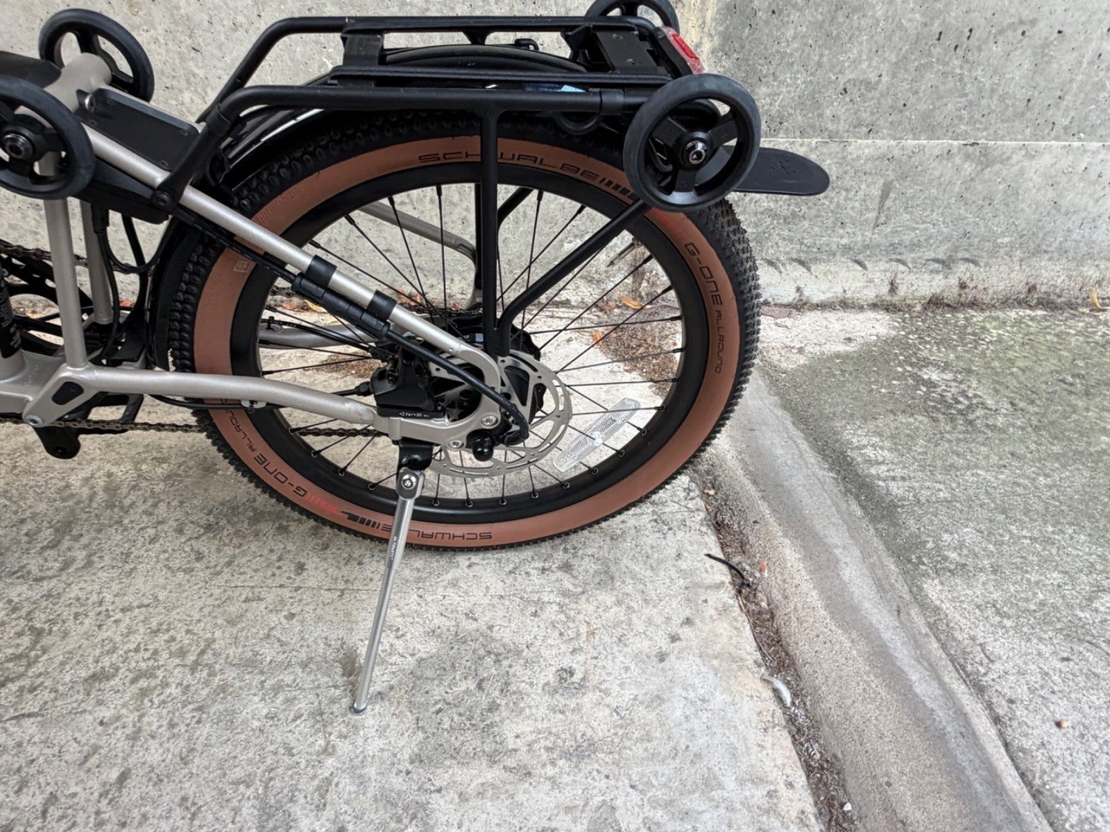 Brompton G Line with Superoll & Handlebar control E-Motiq System 4 speed & extra