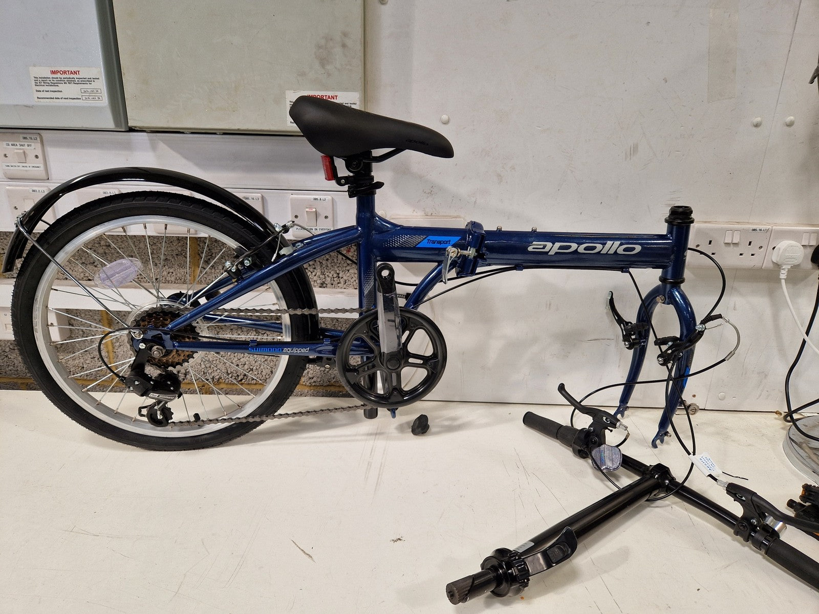 Apollo Transport Compact Folding 20" Wheels Steel Frame 6-Speed Bike - Navy A