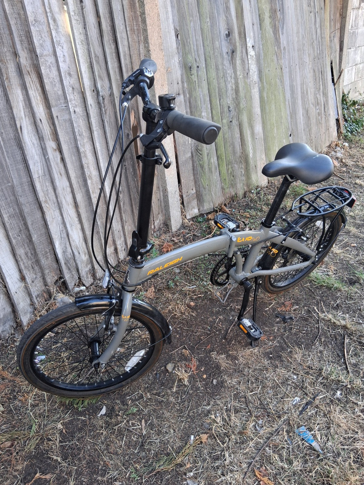 Raleigh Evo Two Folding Bike 20" Aluminium Frame, 7-Speed, Rear Rack Stand